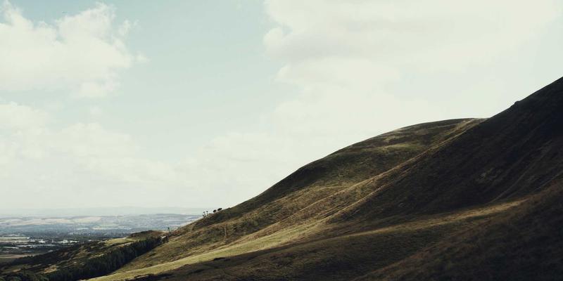 服装批发98:揭秘潮流服饰供应链,赋能服装加盟店成功之道