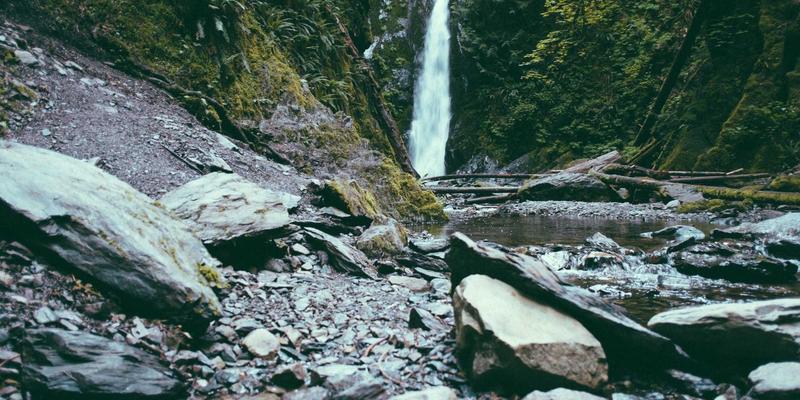 服装批发合同陷阱防范指南：采购协议、知识产权与纠纷处理实务