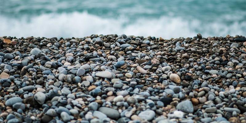 服装批发商如何与直播带货主播高效合作：选品、佣金与物流