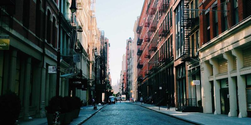 服装批发商转型指南：从货源到品牌，构建高效直播带货体系的实战经验