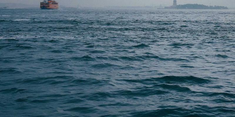 服装批发新纪元：从传统市场到潮流服饰加盟的转型之道