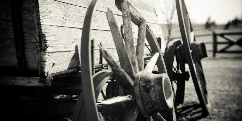 服装批发档口谈判实战：掌握这5大技巧，轻松拿到更低折扣与独家潮流款式