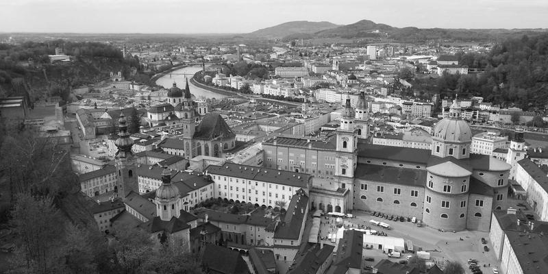 服装批发直播带货新模式：赋能服装加盟店高效看款与线上拿货