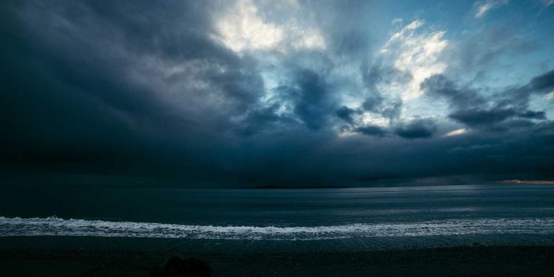 服饰加盟与服装货源必读：揭秘服装批发市场潜规则，实战避开价格陷阱与调包骗局