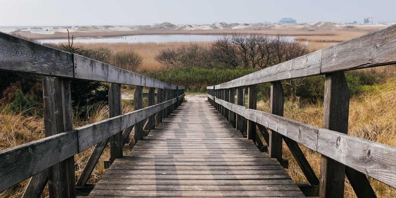 潮流服饰直播拿货全攻略：品牌服装加盟店如何通过镜头精准判断真实质量